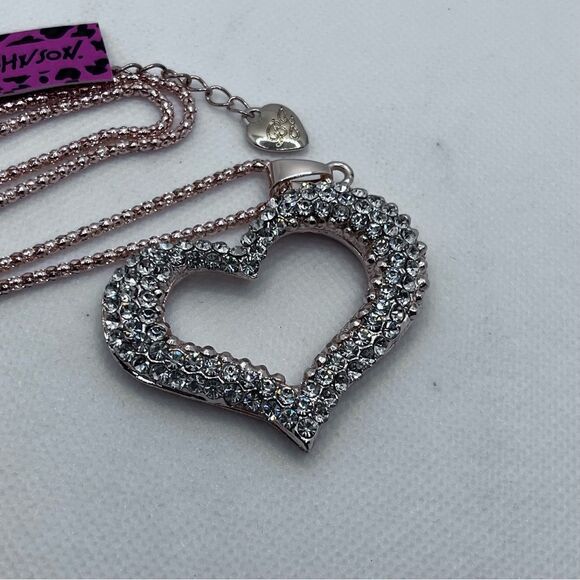 NECKLACE! Betsey Johnson Crystal Heart Pendant w/ “Rosegold” chain BNWT - Picture 3 of 8